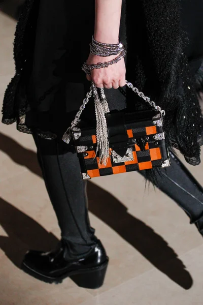 Look 76